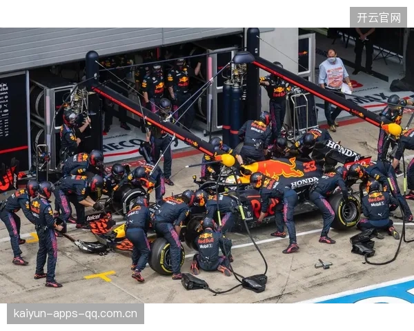 极限协作，速度致胜——F1车队维修站协作训练的秘密与启示